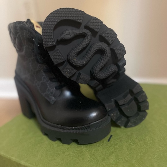 Worn 3 times. Very good condition - Picture 1 of 5